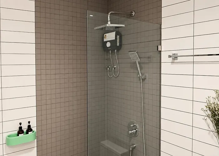 ゲストハウス Enjoyable Urban Escape Sukhumvit Ekkamai 3*