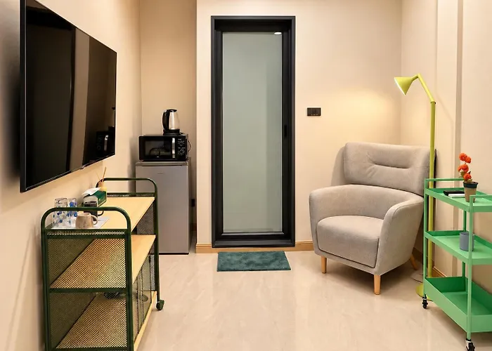 Enjoyable Urban Escape Sukhumvit Ekkamai ゲストハウス